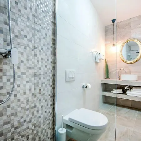 Deluxe G 12 Апартаменты Ровинь